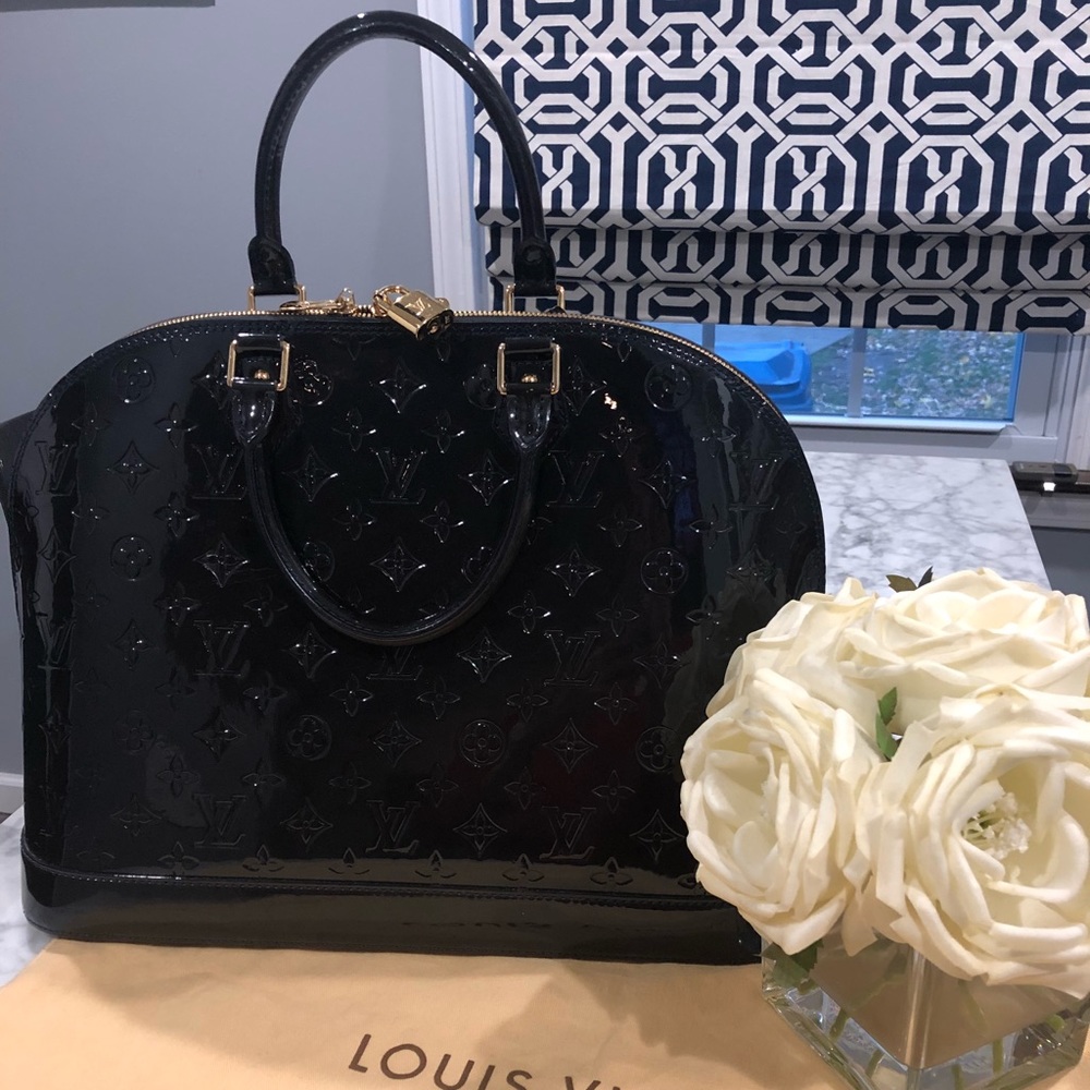Authentic Louis Vuitton Vernis Alma MM bag!